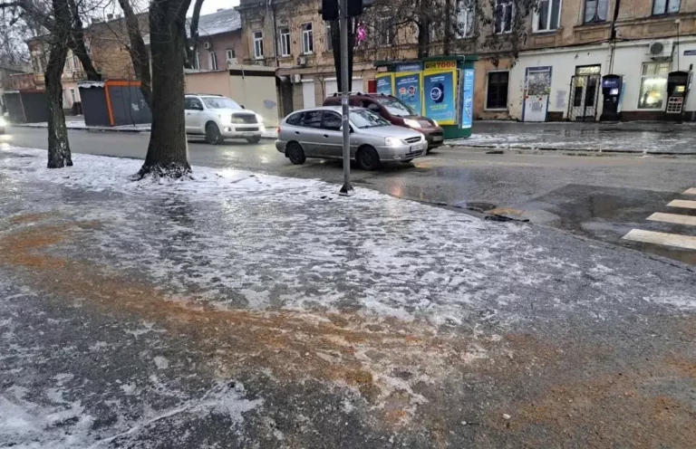 Ожеледиця на вулицях: Поради щодо безпеки та запобігання травм