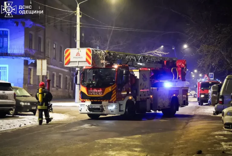 В Одесі рятувальники ліквідовували пожежу в багатоповерхівці