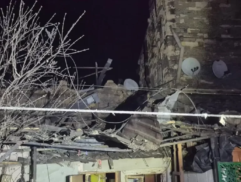 Нічна атака дронів на Одесу з пошкодженнями та пораненими