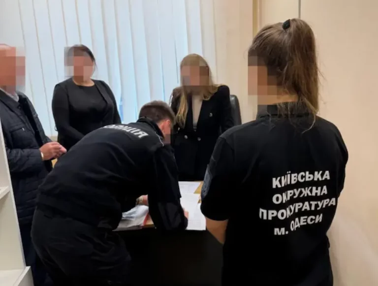 Злочинна група, що займалася шахрайством з нерухомістю, викрита в Одеській області