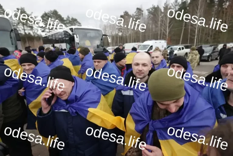 200 Українських Воїнів Звільнено з Російського Полону