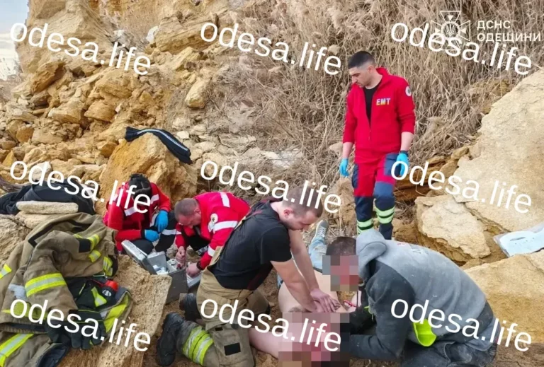Трагедія під Одесою: двоє чоловіків впали з обриву