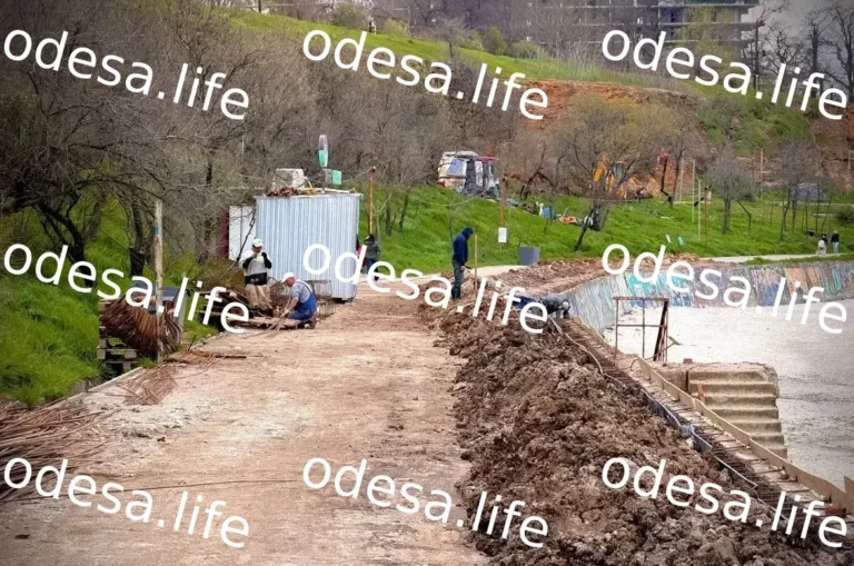В Одесі оновлюють узбережжя на 16-й станції Фонтану