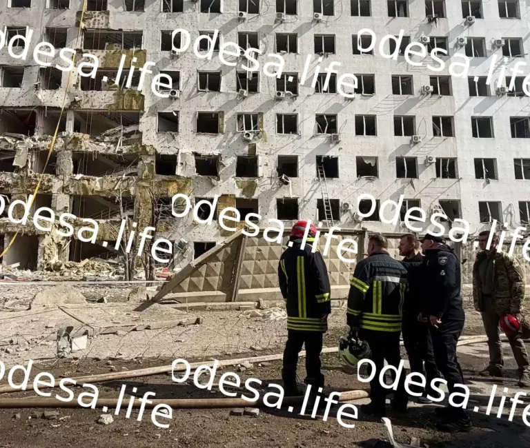 Наслідки нічної атаки на Одесу 16 квітня: загиблі та руйнування