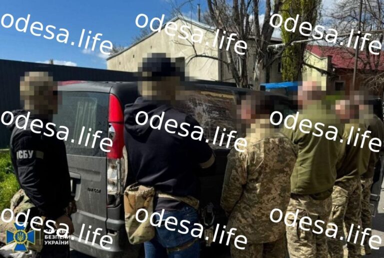 Затримання злочинної групи в Одесі: вимагання грошей