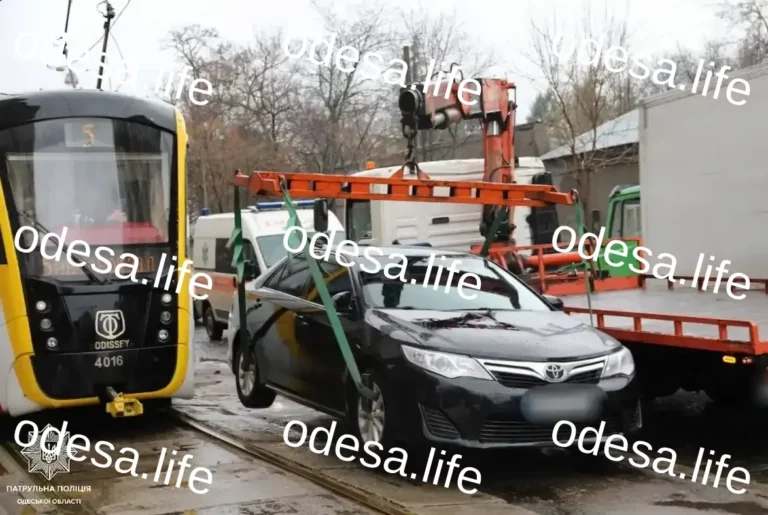Паркування на трамвайних коліях в Одесі: штрафи та евакуація