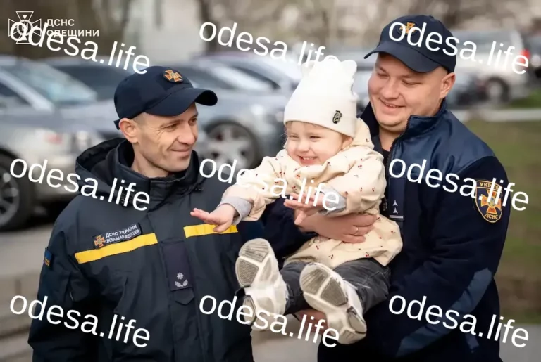Одеські рятувальники допомогли маленькій Кароліні після трагедії