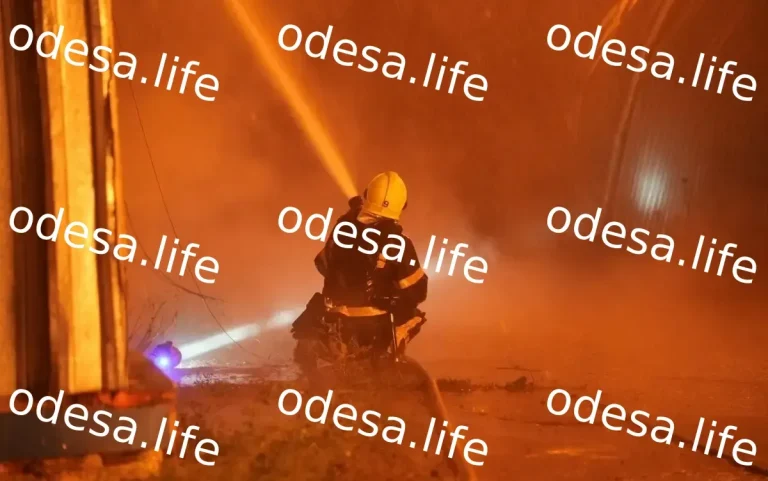 Удар по Одеській області: наслідки пожежі та стан повітря